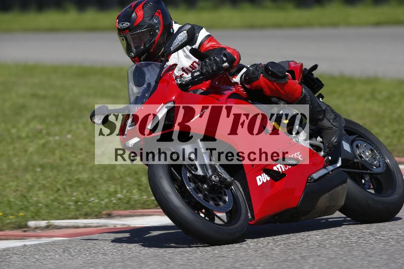 /Archiv-2024/29 12.06.2024 MOTO.CH Track Day ADR/Gruppe blau/Team